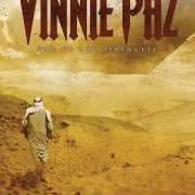Der musikalische text SLUM CHEMIST von VINNIE PAZ ist auch in dem Album vorhanden God of the serengeti (2012)