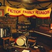 Der musikalische text NEVER CALL von FICTION FAMILY ist auch in dem Album vorhanden Fiction family reunion (2013)
