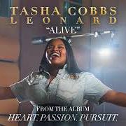 Der musikalische text OUR EYES ARE ON YOU (REPRISE) von TASHA COBBS ist auch in dem Album vorhanden Heart. passion. pursuit. (deluxe) (2017)