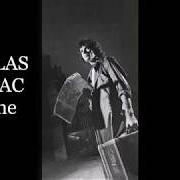 Der musikalische text UNE FILLE QUI PLEURE AU FEU ROUGE von NICOLAS PEYRAC ist auch in dem Album vorhanden Flashback (1983)