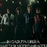 Der musikalische text UOMINI, BAMBINI, ANGELI von I GATTI DI VICOLO MIRACOLI ist auch in dem Album vorhanden In caduta libera (1975)