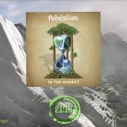 Der musikalische text HEAVY AS LEAD von REBELUTION ist auch in dem Album vorhanden In the moment (2021)