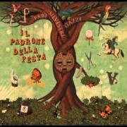 Der musikalische text IL DIO DELLE PICCOLE COSE von FABI SILVESTRI GAZZÈ ist auch in dem Album vorhanden Il padrone della festa (2014)