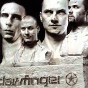 Der musikalische text 15 MINUTES OF FAME von CLAWFINGER ist auch in dem Album vorhanden Zeros & heroes (2003)