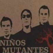Der musikalische text LAS HORAS PERDIDAS von NIÑOS MUTANTES ist auch in dem Album vorhanden Canciones para el primer día en la tierra (2005)