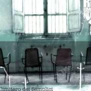 Der musikalische text SCHIAVI MODERNI von RHUMORNERO ist auch in dem Album vorhanden Il cimitero dei semplici (2012)