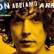 Der musikalische text AMORE ALCOLICO von ERMAL META ist auch in dem Album vorhanden Non abbiamo armi (2018)