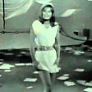 Der musikalische text TIRE L'AIGUILLE von DALIDA ist auch in dem Album vorhanden La danse de zorba (1964)