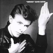 Der musikalische text BOYS KEEP SWINGING von DAVID BOWIE ist auch in dem Album vorhanden Heroes (1977)