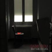 Der musikalische text NUOTANDO IN UN MARE DI STELLE von DAGMA SOGNA ist auch in dem Album vorhanden Grattacieli di carta (2019)