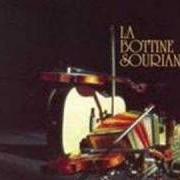 Der musikalische text LA RONFLEUSE GOBEIL von LA BOTTINE SOURIANTE ist auch in dem Album vorhanden Y'a ben du changement (1978)