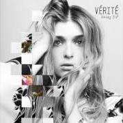 Der musikalische text REST von VÉRITÉ ist auch in dem Album vorhanden Living (2016)