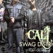 Der musikalische text ROOF RACK von CALI SWAG DISTRICT ist auch in dem Album vorhanden The kickback (2010)