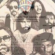 Der musikalische text DON'T STOP TO WATCH THE WHEELS von THE DOOBIE BROTHERS ist auch in dem Album vorhanden Minute by minute (1978)