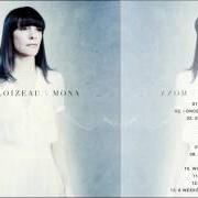 Der musikalische text BLESS OUR SHIP von EMILY LOIZEAU ist auch in dem Album vorhanden Mona (2016)