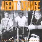 Der musikalische text AMERICA von AGENT ORANGE ist auch in dem Album vorhanden Living in darkness (1981)