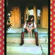 Der musikalische text SISTER'S COMING HOME von EMMYLOU HARRIS ist auch in dem Album vorhanden Blue kentucky girl (1979)