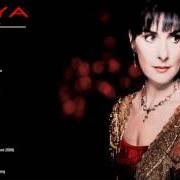 Der musikalische text ONE BY ONE von ENYA ist auch in dem Album vorhanden The very best of enya (2009)