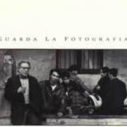 Der musikalische text L'ALFABETO MUORE von ENZO JANNACCI ist auch in dem Album vorhanden Guarda la fotografia (1991)