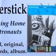 Der musikalische text COKE von FLICKERSTICK ist auch in dem Album vorhanden Welcoming home the astronauts (2001)
