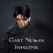 Der musikalische text AND IT BREAKS ME AGAIN von GARY NUMAN ist auch in dem Album vorhanden Intruder (2021)