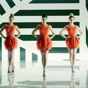 Der musikalische text LOVE MACHINE von GIRLS ALOUD ist auch in dem Album vorhanden Girls aloud 10 (2012)