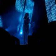 Der musikalische text OUTSIDE (LIVE) von HELENA PAPARIZOU ist auch in dem Album vorhanden Yparxei logos (2006)