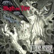 Der musikalische text SERUMS OF LIAO von HIGH ON FIRE ist auch in dem Album vorhanden De vermis mysteriis (2012)
