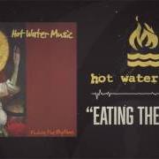 Der musikalische text THE PASSING von HOT WATER MUSIC ist auch in dem Album vorhanden Finding the rhythms (1996)