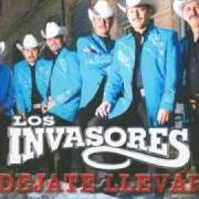 Der musikalische text EL AS DE LOS AMORES von LOS INVASORES DE NUEVO LEON ist auch in dem Album vorhanden Dejate llevar (2010)