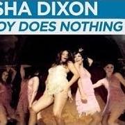 Der musikalische text THE BOY DOES NOTHING (IL RAGAZZO NON FA NULLA) von ALESHA DIXON ist auch in dem Album vorhanden The alesha show (2008)