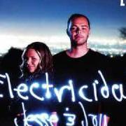 Der musikalische text SI TE VAS von JESSE & JOY ist auch in dem Album vorhanden Electricidad (2009)