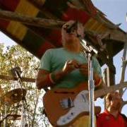 Der musikalische text THEY DON'T DANCE LIKE CARMEN NO MORE von JIMMY BUFFETT ist auch in dem Album vorhanden Live in anguilla (2007)