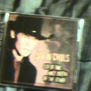 Der musikalische text SHE COULD CARE LESS von JOE NICHOLS ist auch in dem Album vorhanden The early years (2003)