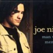 Der musikalische text LIFE DON'T HAVE TO MEAN NOTHIN' AT ALL von JOE NICHOLS ist auch in dem Album vorhanden Man with a memory (2002)