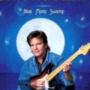 Der musikalische text WALKING IN A HURRICANE von JOHN FOGERTY ist auch in dem Album vorhanden Blue moon swamp (1997)