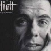 Der musikalische text ALONE IN THE DARK von JOHN HIATT ist auch in dem Album vorhanden Greatest hits and more - disc 1 (1998)