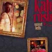 Der musikalische text HERE WE COME A WASSAILING von KATE RUSBY ist auch in dem Album vorhanden Sweet bells (2008)
