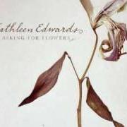 Der musikalische text I MAKE THE DOUGH, YOU GET THE GLORY von KATHLEEN EDWARDS ist auch in dem Album vorhanden Asking for flowers