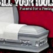 Der musikalische text MADLY von KILL YOUR IDOLS ist auch in dem Album vorhanden Funeral for a feeling (2001)