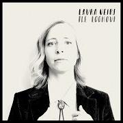 Der musikalische text HEAVY PETALS von LAURA VEIRS ist auch in dem Album vorhanden The lookout (2018)