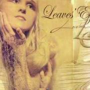 Der musikalische text LEAVES WHISPER von LEAVES' EYES ist auch in dem Album vorhanden Into your light (2004)