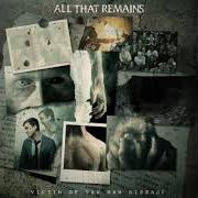 Der musikalische text ALONE IN THE DARKNESS von ALL THAT REMAINS ist auch in dem Album vorhanden Victim of the new disease (2018)