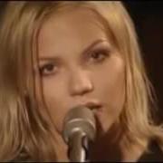 Der musikalische text HOW WOULD IT BE von LENE MARLIN ist auch in dem Album vorhanden Lost in a moment (2005)