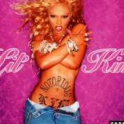 Der musikalische text HOLD ON von LIL' KIM ist auch in dem Album vorhanden The notorious k.I.M. (2000)