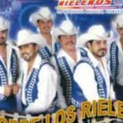 Der musikalische text A TRAVES DE LA LUNA von LOS RIELEROS DEL NORTE ist auch in dem Album vorhanden El columpio (2011)