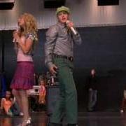 Der musikalische text BOP TO THE TOP von LUCAS GRABEEL ist auch in dem Album vorhanden High school musical (2006)