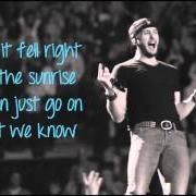 Der musikalische text HOME ALONE TONIGHT von LUKE BRYAN ist auch in dem Album vorhanden Kill the lights (2015)