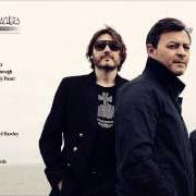 Der musikalische text A DESIGN FOR LIFE von MANIC STREET PREACHERS ist auch in dem Album vorhanden Forever delayed (2002)