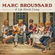 Der musikalische text MAN AIN'T SUPPOSED TO CRY von MARC BROUSSARD ist auch in dem Album vorhanden A life worth living (2014)